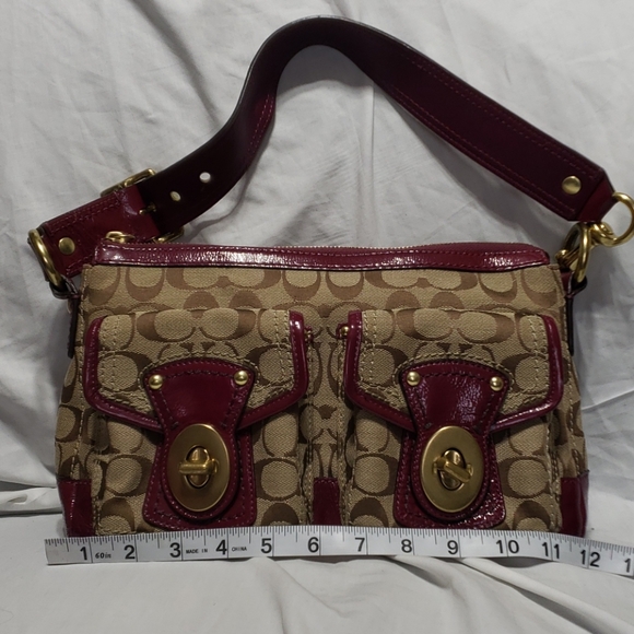 Coach Handbags - Coach signature plum purple hobo bag euc 🔥 clean